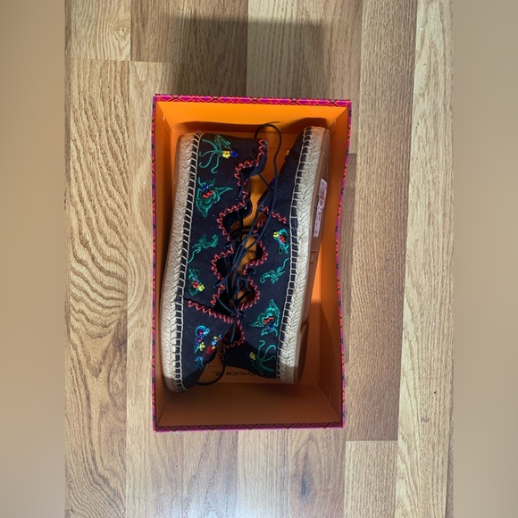 Tory Burch Sonoma Embroidered Gillie Espadrilles NWT - Picture 5 of 6